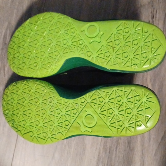 Unique green Nike hightops - Picture 3 of 3